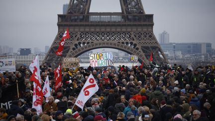 “Les autorités françaises ont imposé des restrictions excessives et illégitimes du droit de manifester”, accuse Amnesty International
