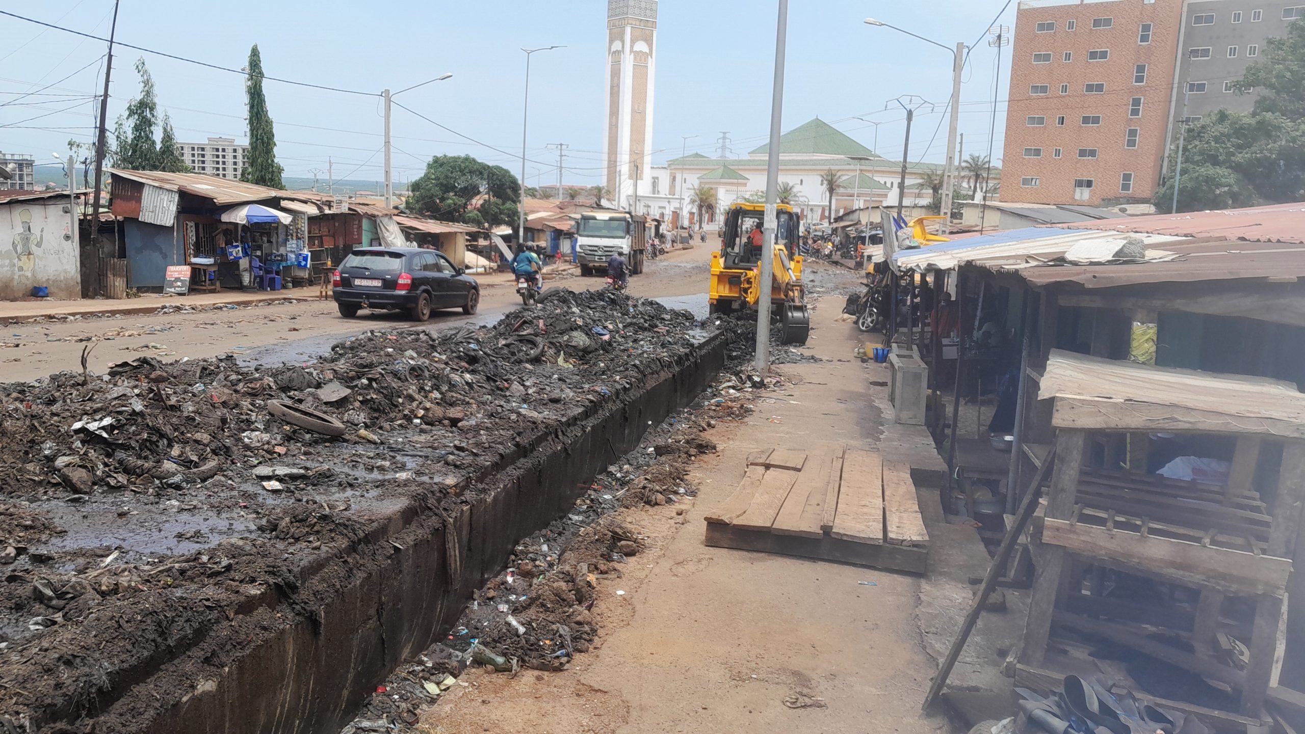 Premières pluies à Conakry : Et les caniveaux déjà bondés d’ordures