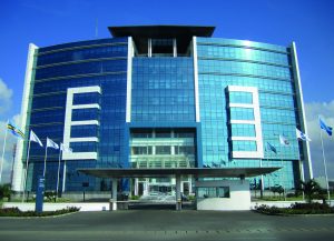 COMMUNIQUE DE PRESSE : Le Groupe Ecobank enregistre un bénéfice avant impôt de 801 millions USD et des revenus de 2,45 milliards USD en 2025, réalisant une nouvelle année de solides performances