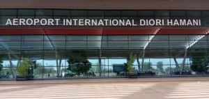 Attaque de l&rsquo;aéroport de Niamey: le ministère de la Défense annonce la mort de 11 soldats et deux civils