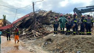 Drame à Démoudoula: le bilan s&rsquo;alourdit, un survivant tiré des décombres