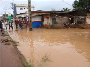 Inondations à N’Zérékoré : Prise au piège, une femme enceinte sauvée de justesse
