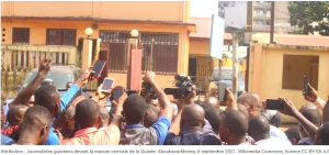 Article – Comprendre le recul de la liberté de presse malgré des cadres juridiques et institutionnels en apparence solides : ce que nous enseigne le cas de la Guinée