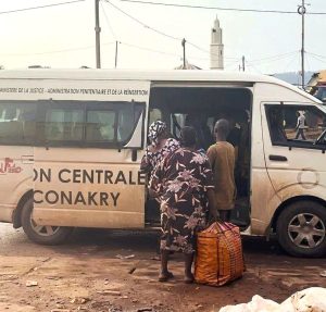 Transport de civils dans un véhicule pour détenus : le ministère de la Justice sévit